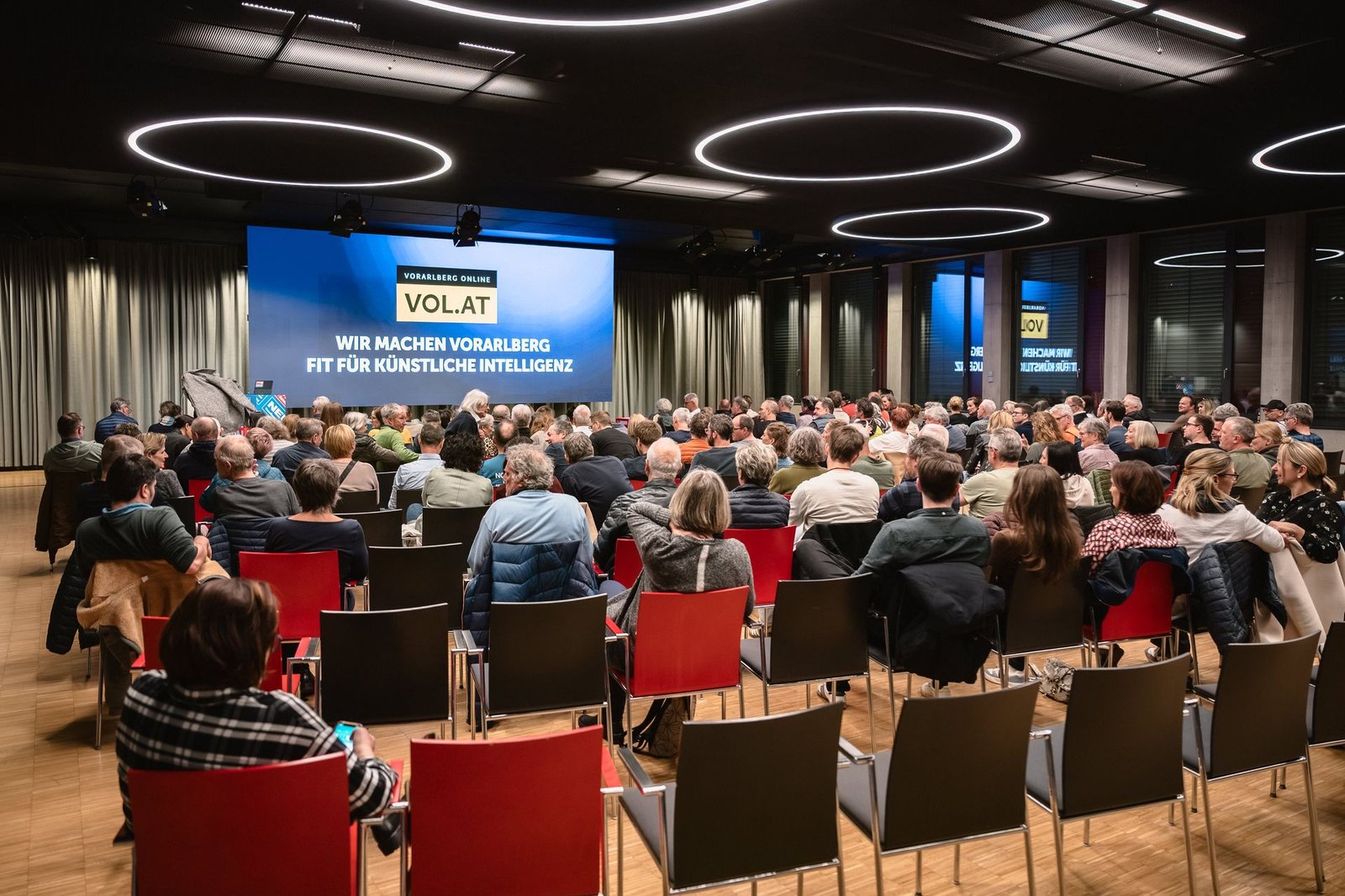 Volles Auditorium bei KI-Vortrag und Keynote Speaker Event von ahead in &Ouml;sterreich
